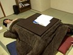 無言作品集34 一緒に住む姉のコタツの中で触れあう脚や無頓着に脱ぎ捨てた下着にムラムラして…　サンプル画像05